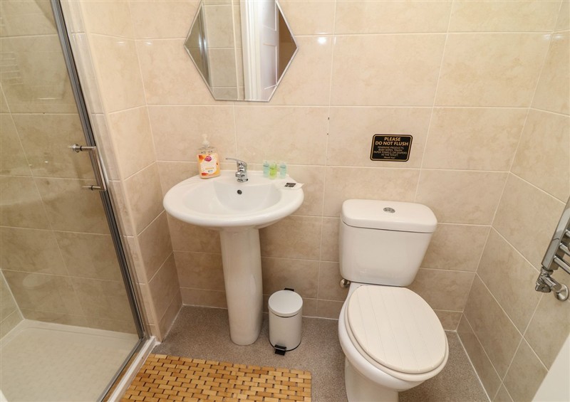This is the bathroom (photo 2) at James Ville Marina Lodge 9, Brigg