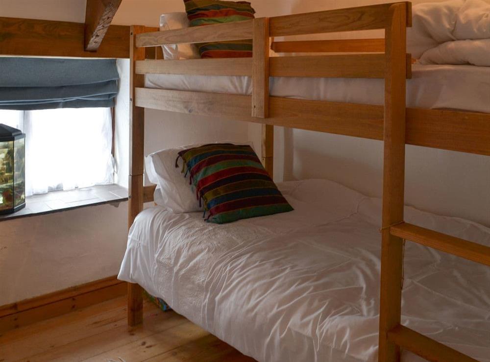 Bunk bedroom at Jarvies Cottage in Boscastle, Cornwall