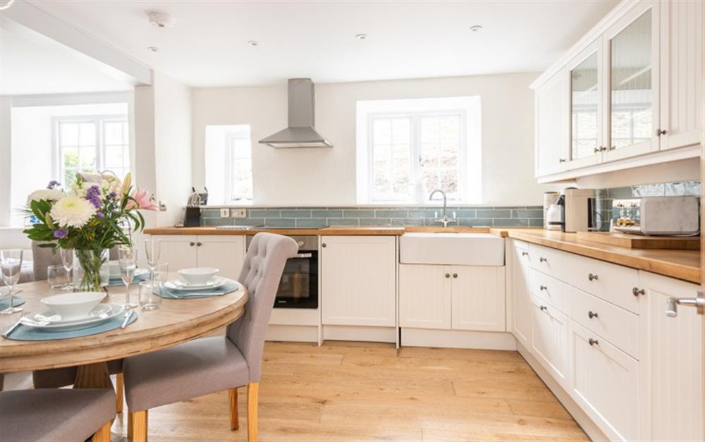 Spacious fully-fitted kitchen at Jasmine Cottage, Chipton Barton in Dittisham
