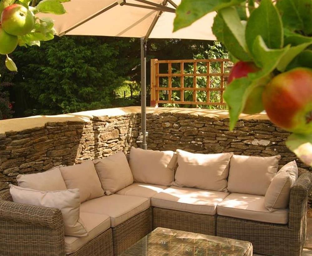 Outside seating at Jasper Cottage, Nr Cirencester, Gloucestershire