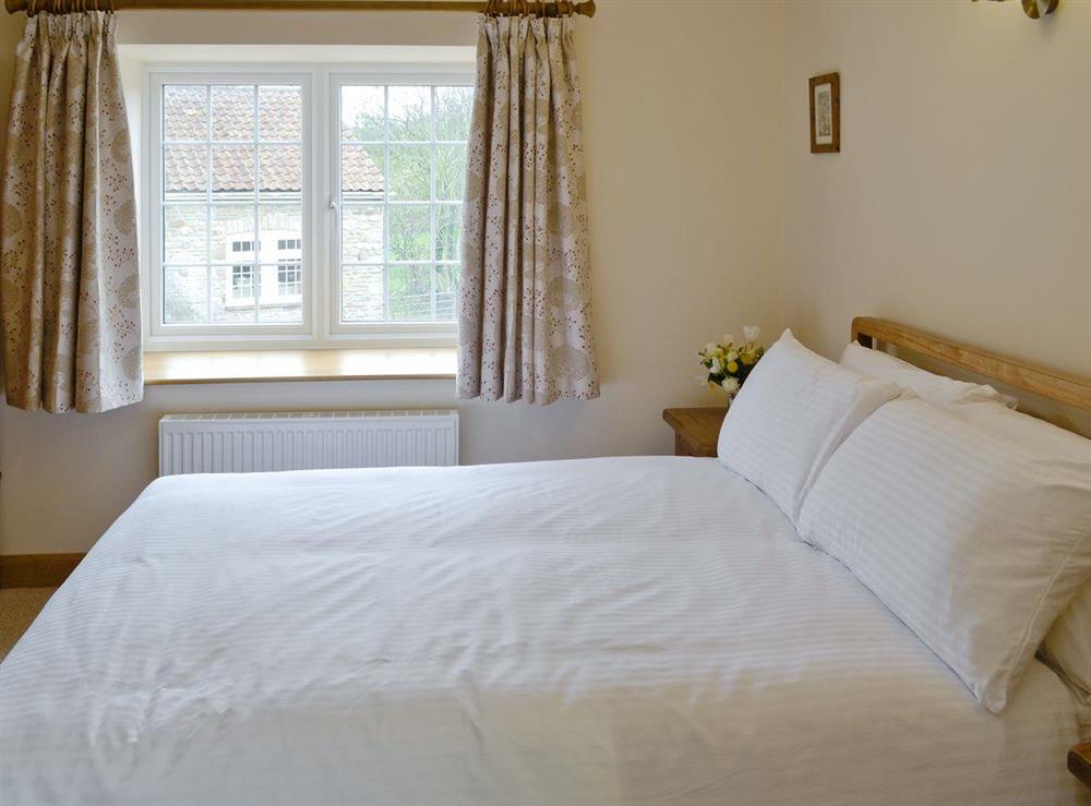 Comfy double bedroom at Dippers Folly, 