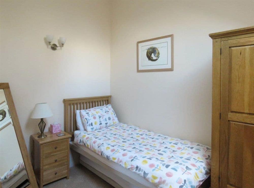 Relaxing single bedroom at Dippers Folly, 