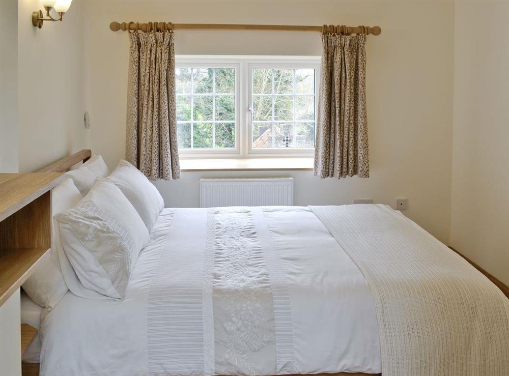 Light and airy double bedroom at Herons Weir, 