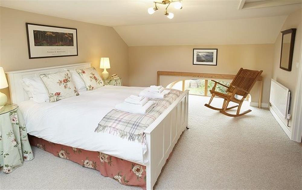 Double bedroom (5’) with antique linen fold carved bed at Jennys Croft, Glassonby