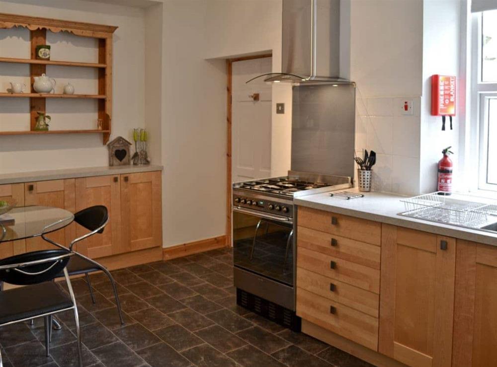 Kitchen & dining area at Joellen Cottage in Alnwick, Northumberland