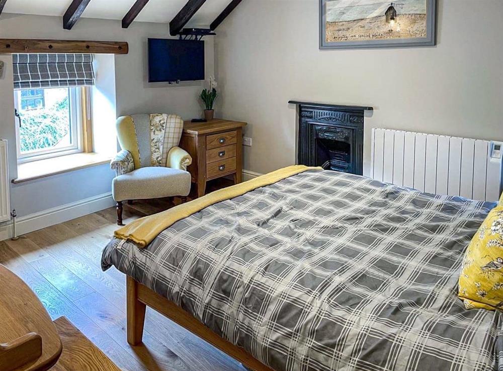 Double bedroom (photo 2) at Johnsons Cottage in Taddington, Derbyshire