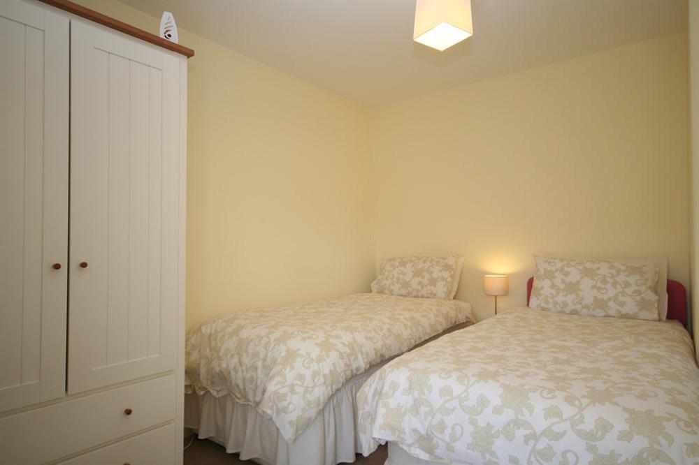Twin bedroom at Joymead Cottage in Malborough, Nr Kingsbridge