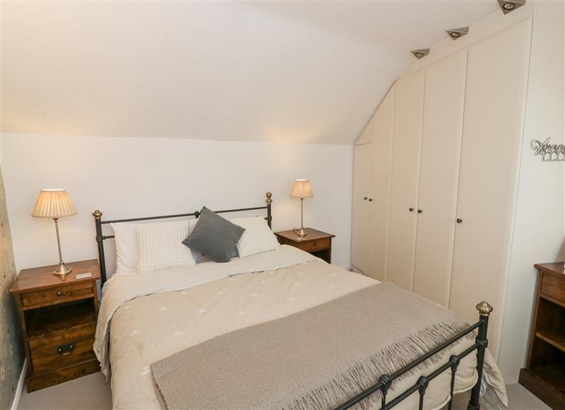 A bedroom in Jubilee Cottage (photo 2) at Jubilee Cottage, Alveston near Tiddington