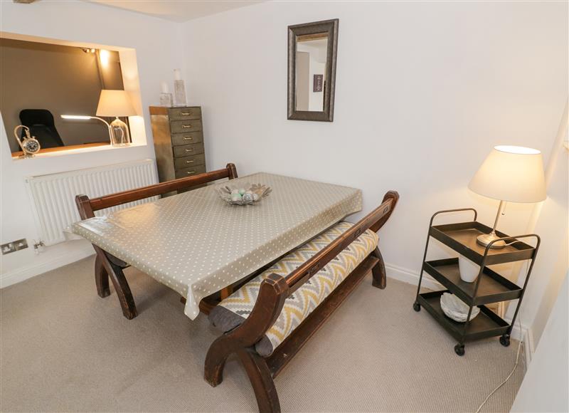 One of the 2 bedrooms at Jubilee Cottage, Alveston near Tiddington