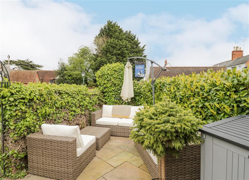 The garden in Jubilee Cottage (photo 2) at Jubilee Cottage, Alveston near Tiddington