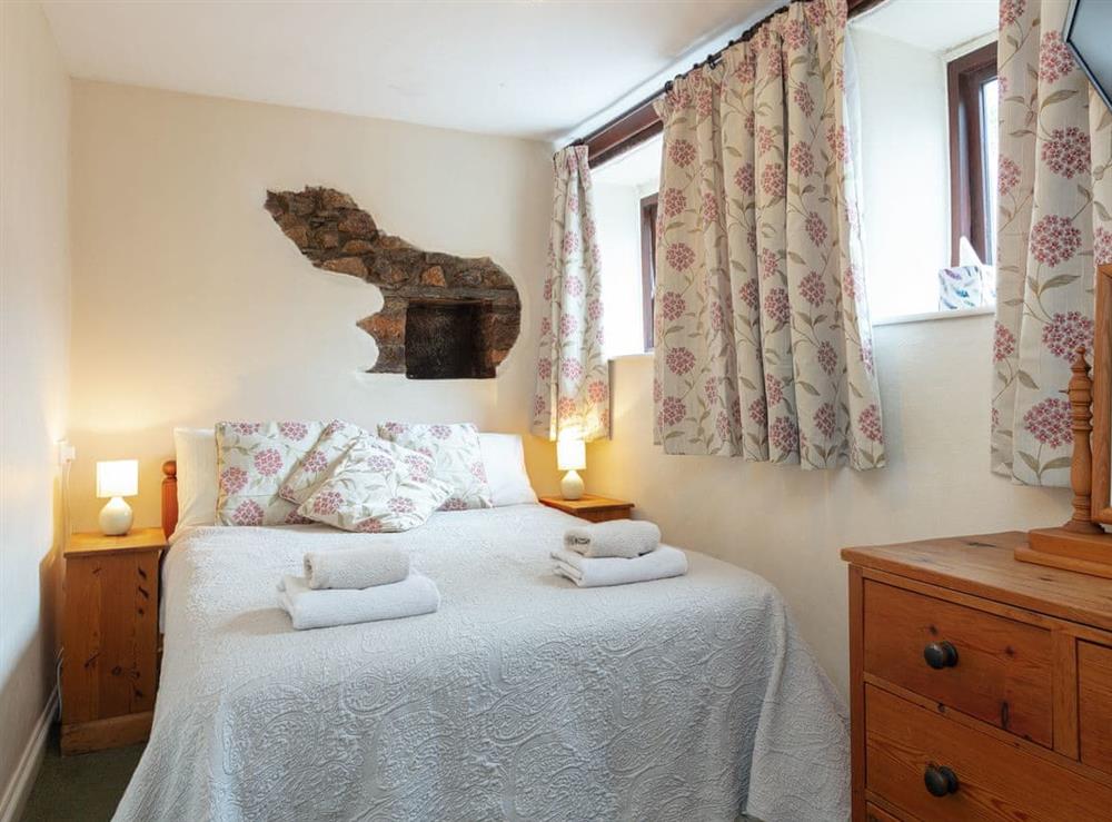 Relaxing double bedroom at Judd House in Polson, Launceston, Cornwall