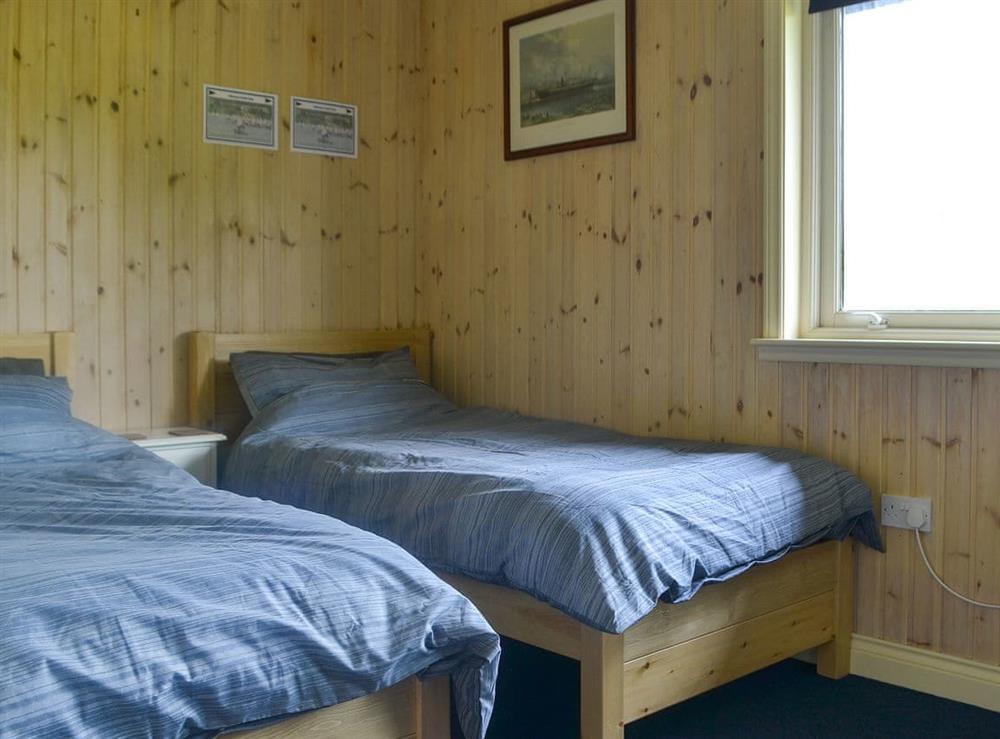 Well-appointed twin bedded room at Kaptains Cabin in Yanwath, near Penrith, Cumbria