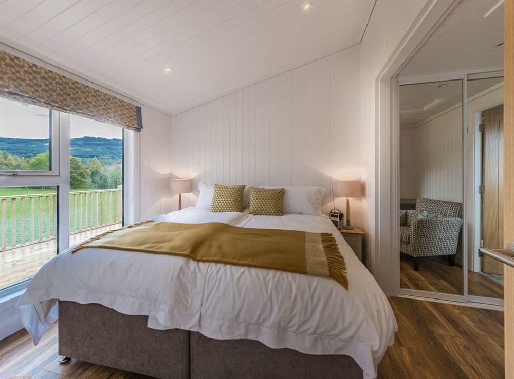 Attractive en-suite double bedroom at Karelia Lodge in Keltyneyburn, near Aberfeldy, Perthshire