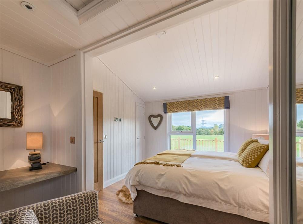 Comfortable en-suite double bedroom at Karelia Lodge in Keltyneyburn, near Aberfeldy, Perthshire