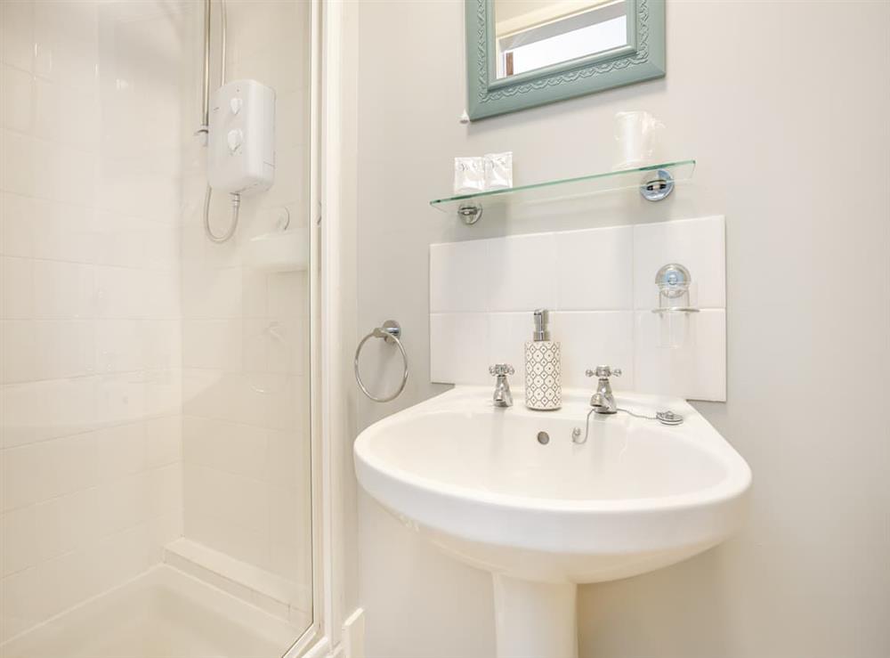 En-suite at Katelans Cottage in North Somercoates, Lincolnshire