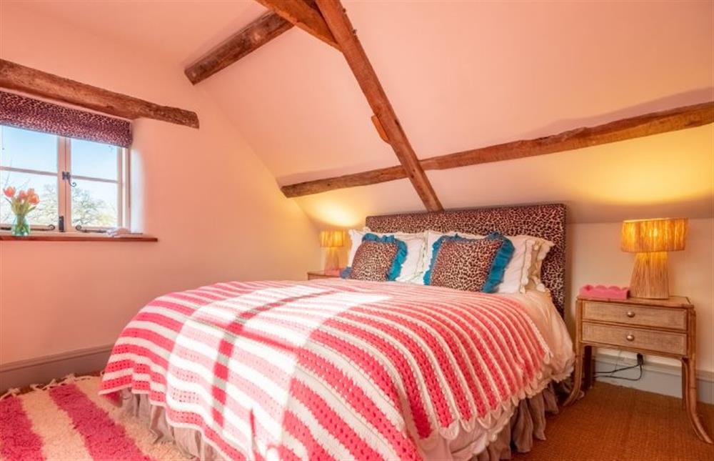 Bedroom three with a 5’ king-size bed  at Keepers Cottage, Aylsham