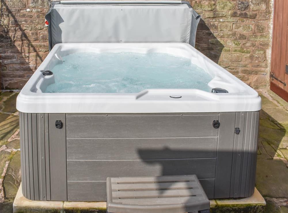 Hot tub at Keepers Cottage in Garway Hill, near Hereford, Herefordshire