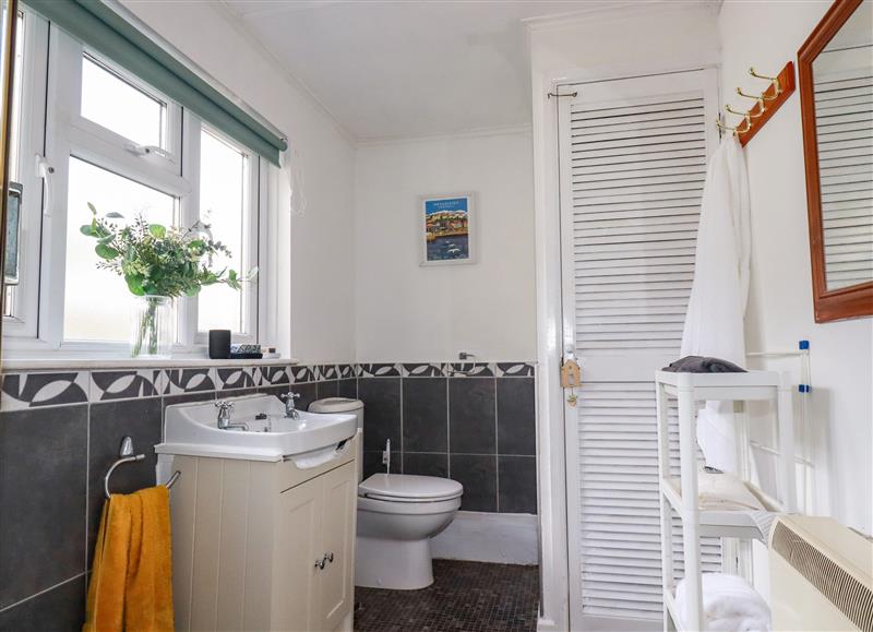 The bathroom at Keepers Cottage, Mevagissey