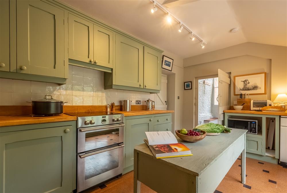 Well-equipped kitchen with access to the utility room and WC at Keepers Cottage, Wolterton