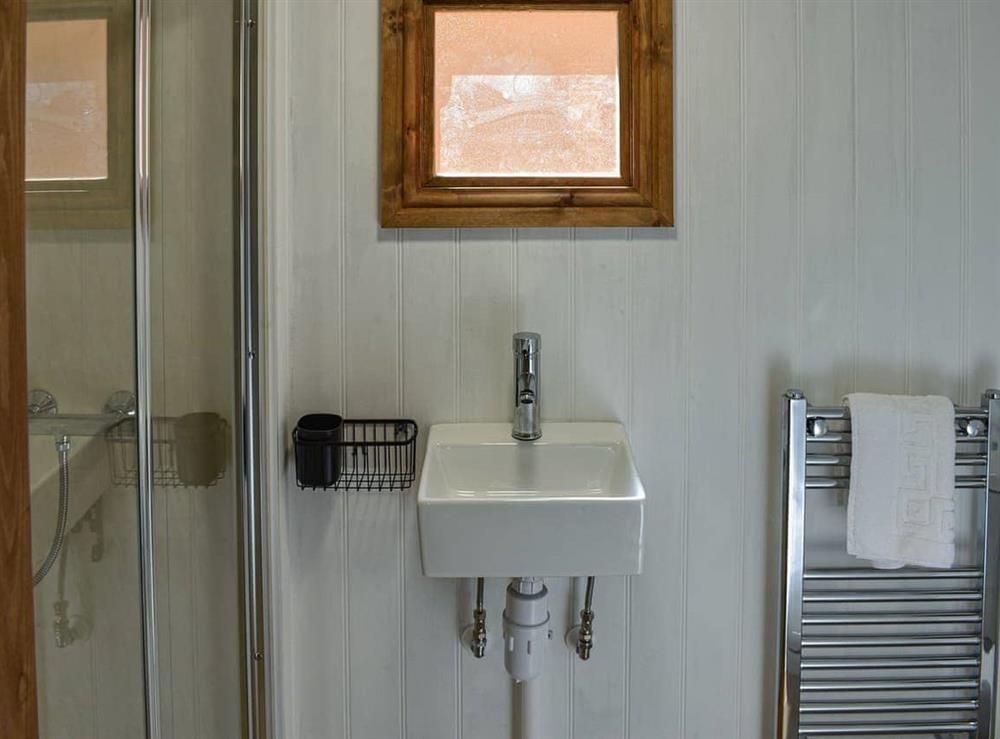 Shower room at Keldholme Shepherds Hut in Keldholme, near Kirkbymoorside, North Yorkshire
