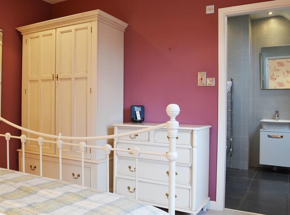 Double bedroom with en-suite at Kelsick Heights in Ambleside, Cumbria