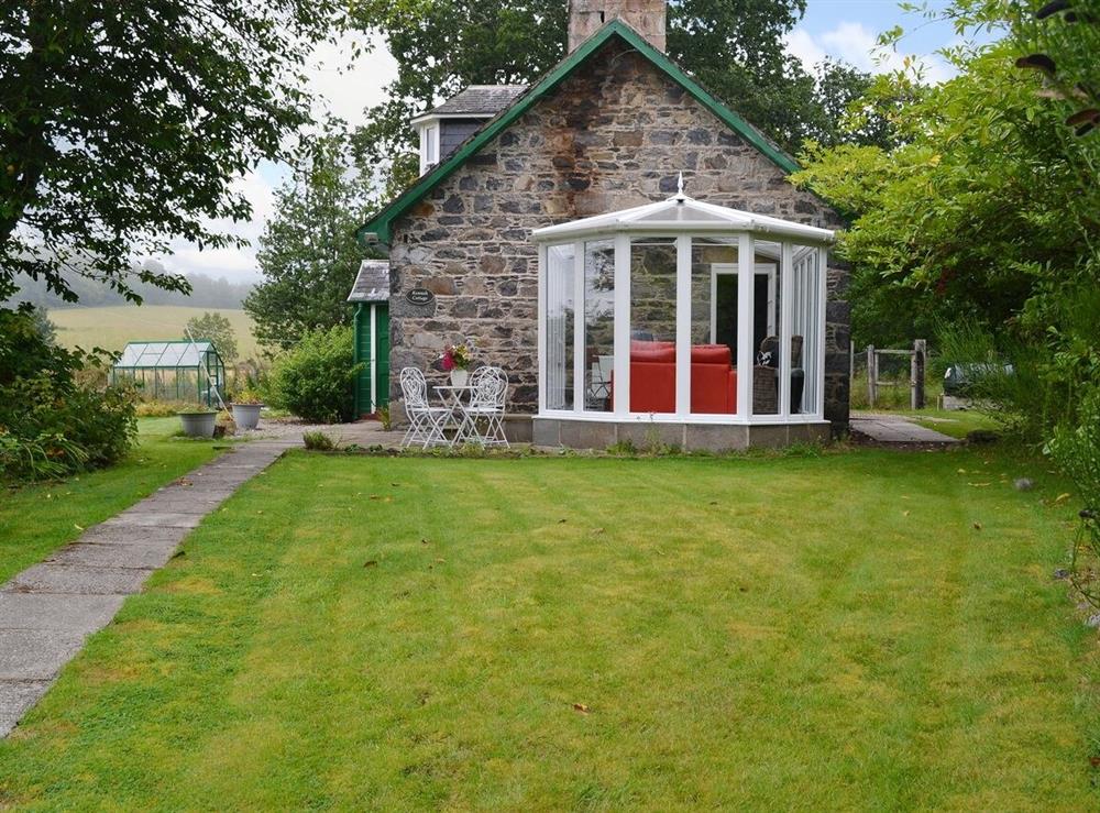 Garden at Kennels Cottage in Beauly, Inverness-Shire