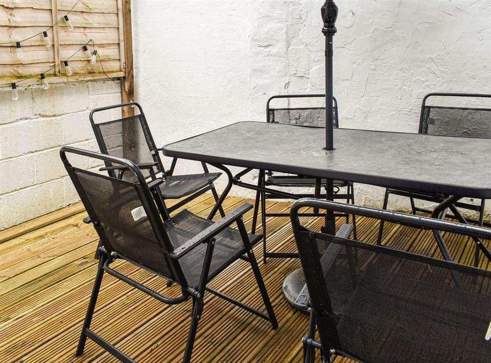 Sitting-out-area at Kerensa Cottage in Lostwithiel, Cornwall