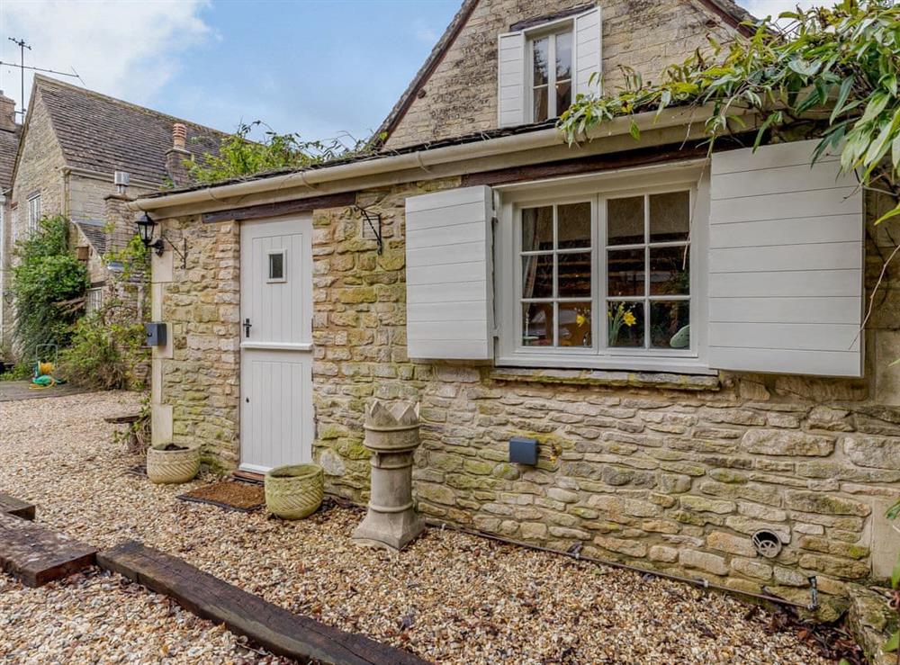 Delightful detached holiday cottage at Kilcot Coach House in Lower Kilcot, near Wotton-under-Edge, Gloucestershire