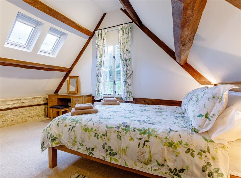 Relaxing double bedroom at Kilcot Coach House in Lower Kilcot, near Wotton-under-Edge, Gloucestershire