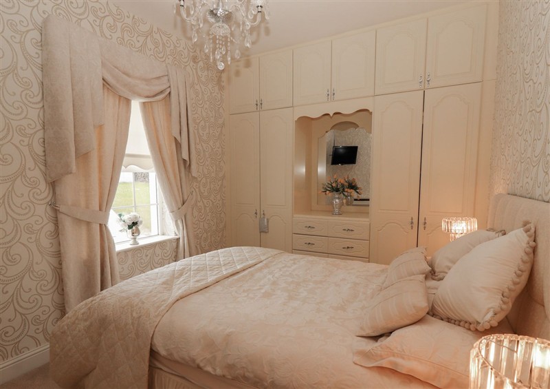 A bedroom in Killelton Cottage (photo 2) at Killelton Cottage, Camp