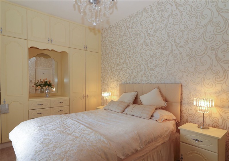 A bedroom in Killelton Cottage (photo 3) at Killelton Cottage, Camp