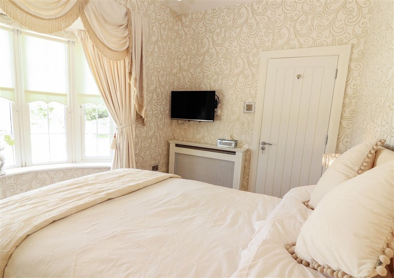 One of the 3 bedrooms at Killelton Cottage, Camp