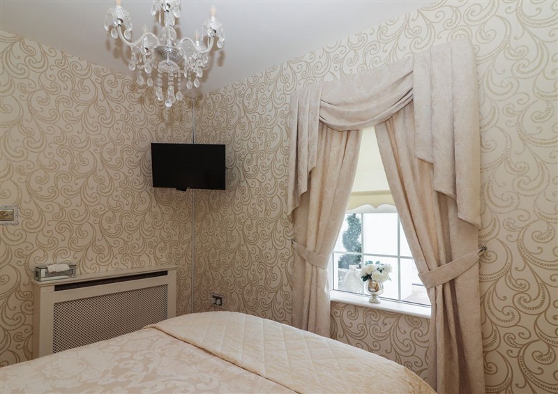 This is a bedroom (photo 2) at Killelton Cottage, Camp