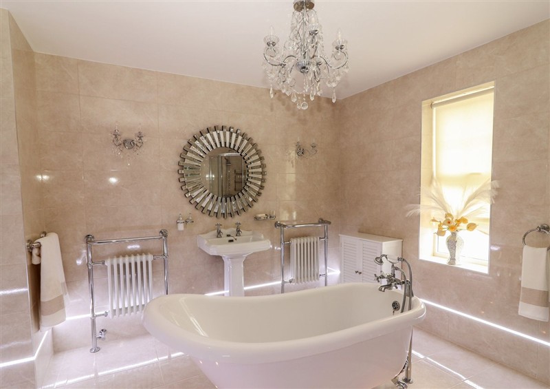 This is the bathroom at Killelton Cottage, Camp