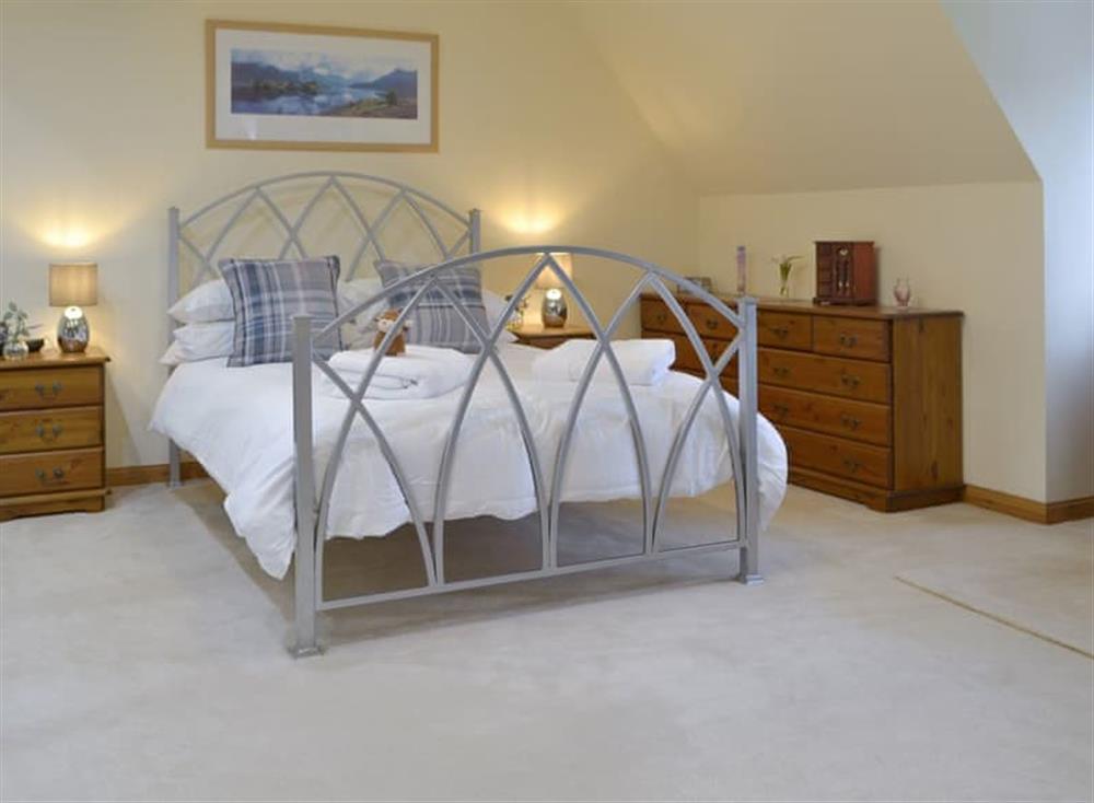 Relaxing en-suite double bedroom at Kilmore House in Drumnadrochit, near Inverness, Inverness-Shire
