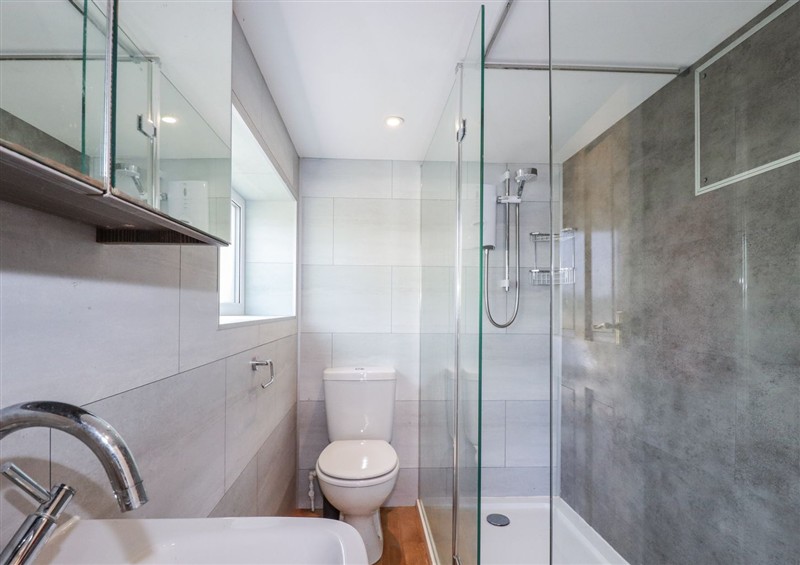 The bathroom at Kiln Cottage, Golant near Tywardreath