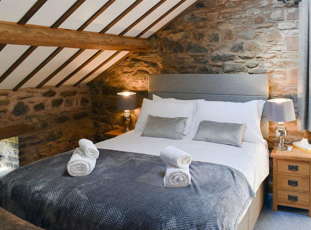 Spacious bedroom with kingsize bed (photo 5) at Kiln Hill Barn, 