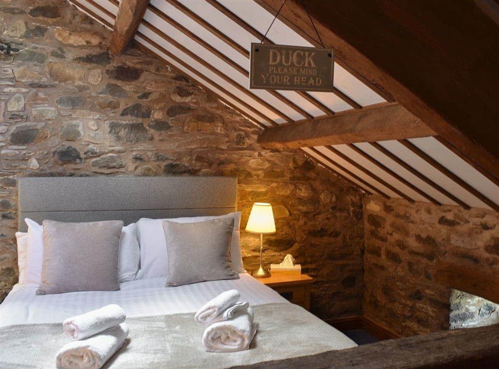 Spacious bedroom with kingsize bed at Kiln Hill Barn, 