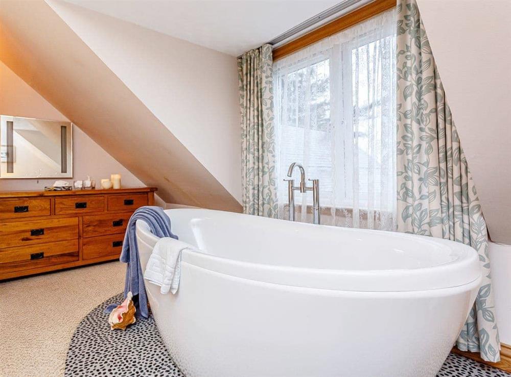 Bathing area within the double bedroom at Holly View Annexe, 