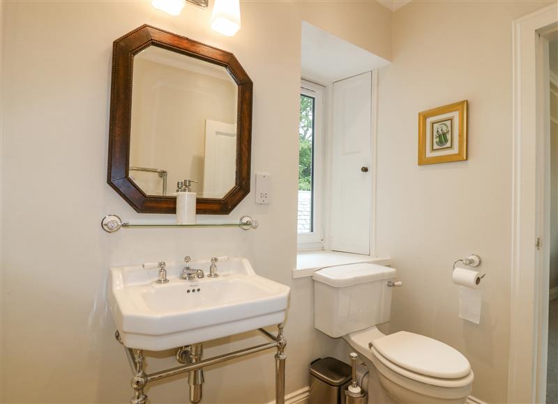 The bathroom (photo 2) at Kinclune House and Annex, Kirriemuir