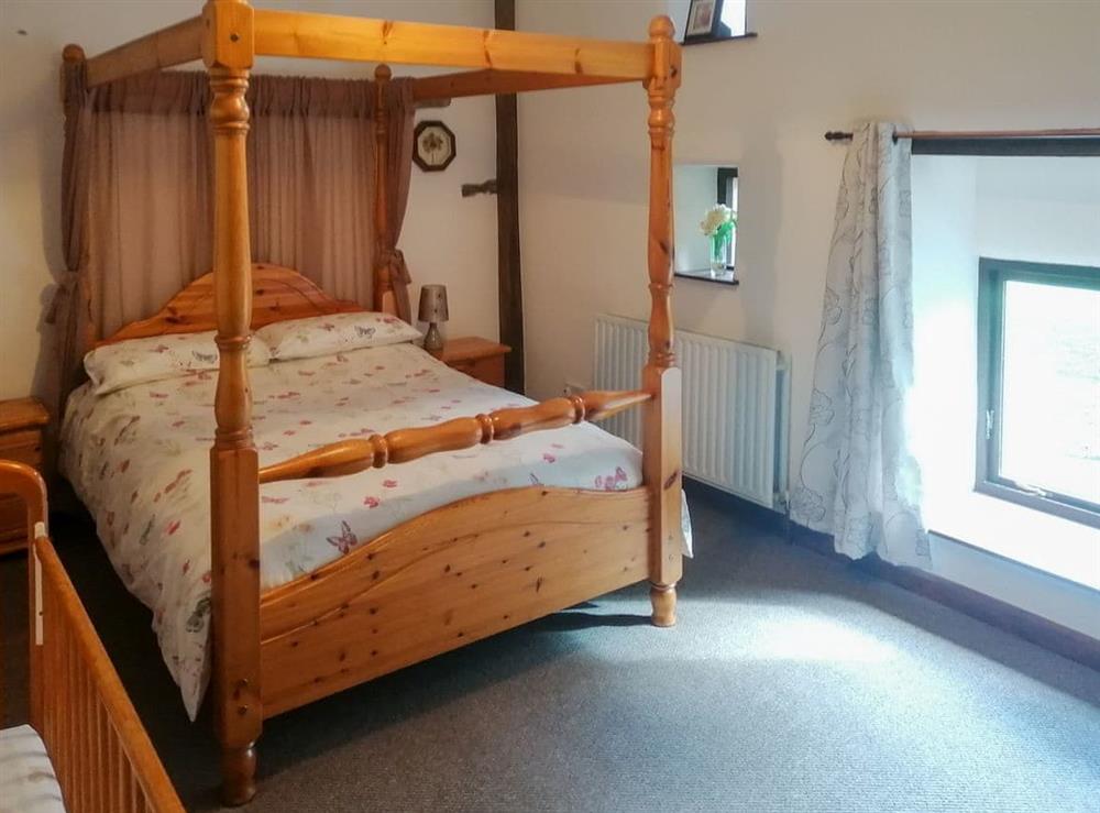 Four Poster bedroom at Kinder Court in Hope Valley, South Yorkshire