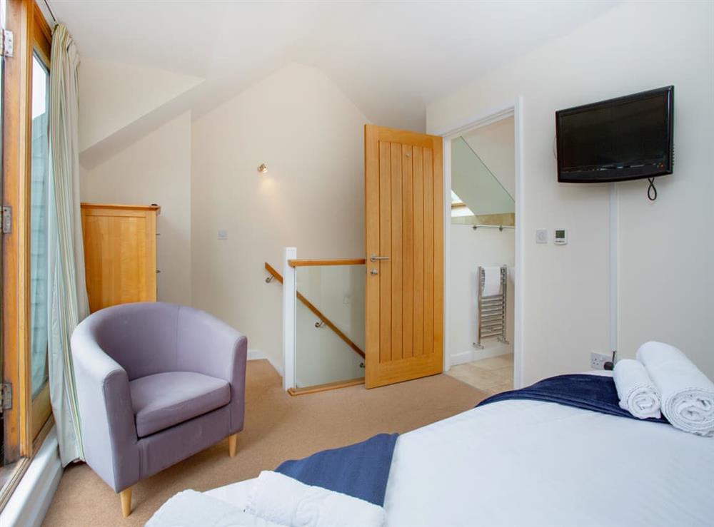 Double bedroom (photo 5) at Kingfisher in Blackawton, near Totnes, Devon