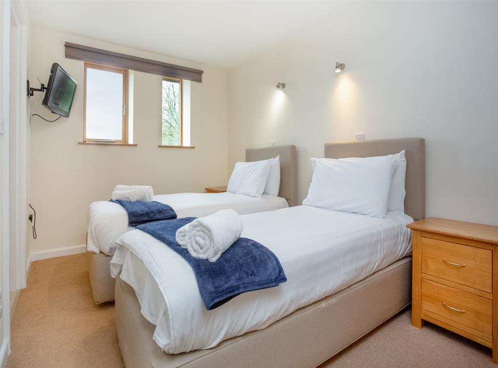 Twin bedroom at Kingfisher in Blackawton, near Totnes, Devon