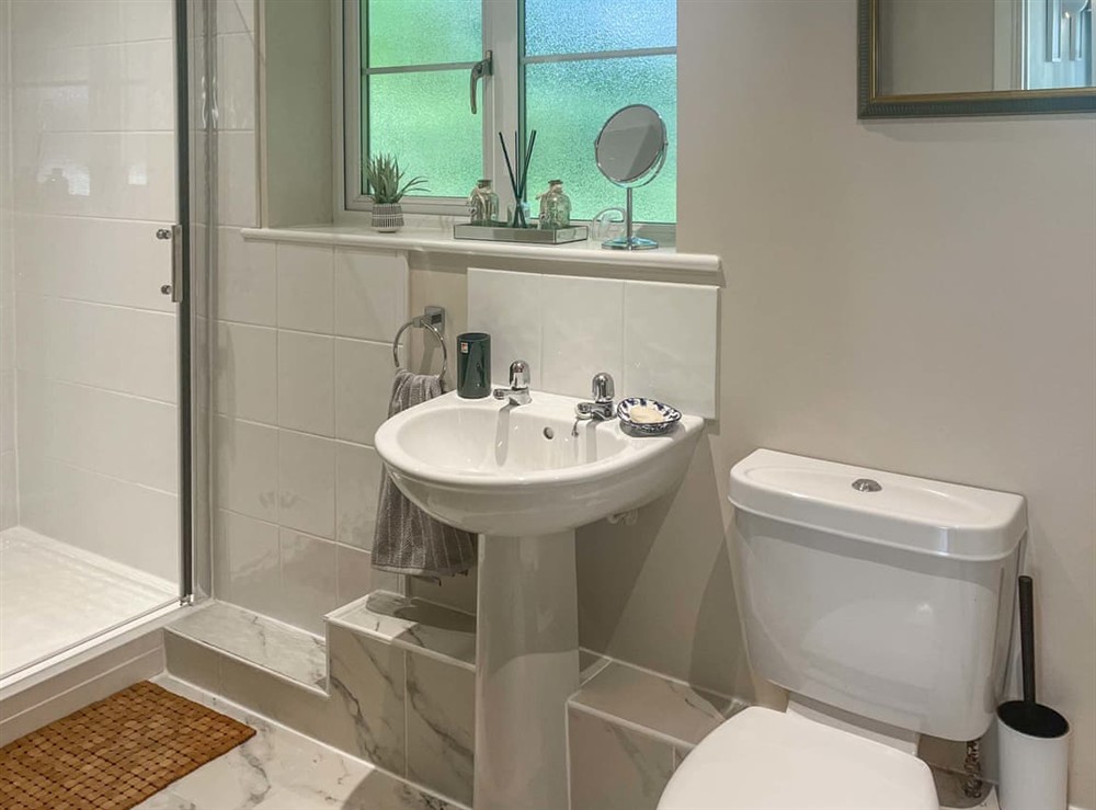 Bathroom at Kingfisher Cottage, 20 in Camelford, Cornwall