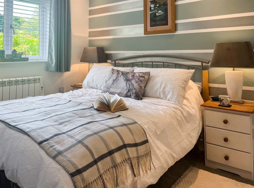 Double bedroom at Kingfisher Cottage, 20 in Camelford, Cornwall