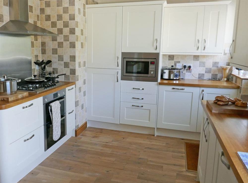 Impressive kitchen with breakfast area (photo 3) at Kingfisher Cottage in Amble, Northumberland