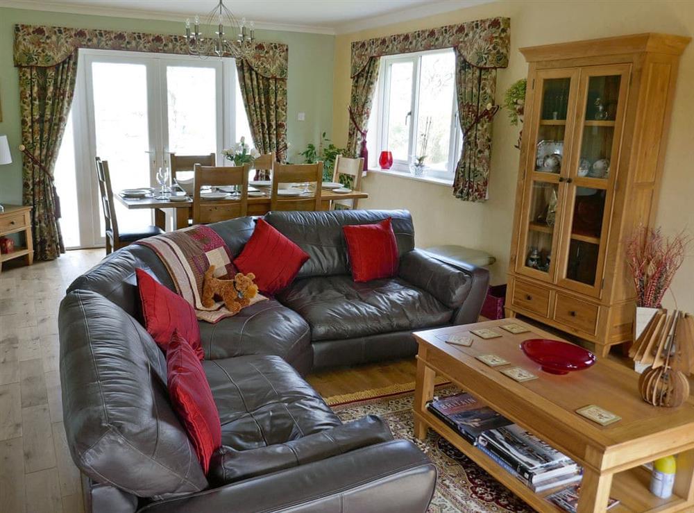 Spacious living/dining room (photo 3) at Kingfisher Cottage in Amble, Northumberland