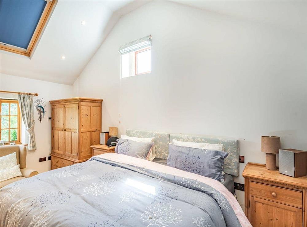 Double bedroom (photo 3) at Kingfisher Cottage in Barkston, Lincolnshire