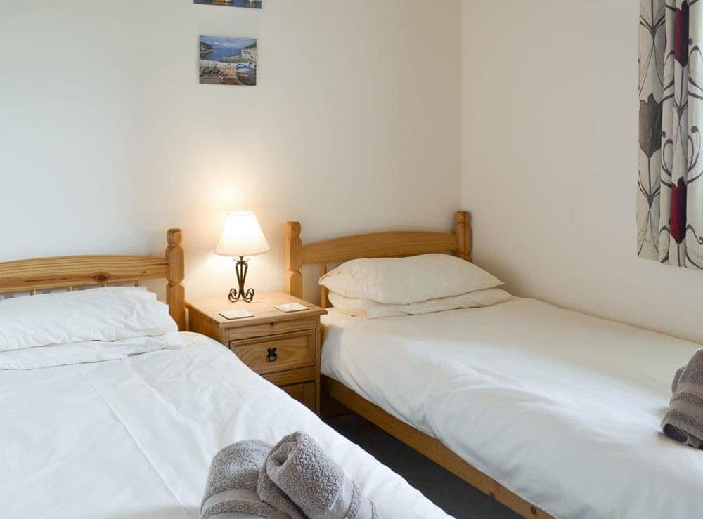 Relaxing twin bedroom at Kingfisher in Flamborough, North Humberside