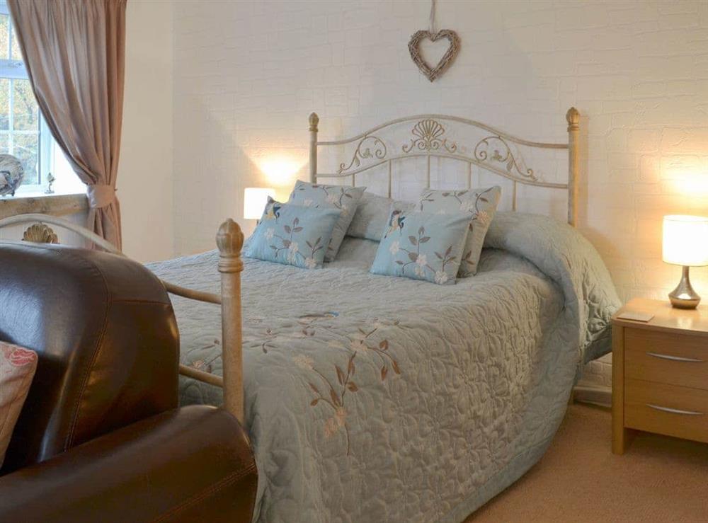 Living/dining/ bedroom (photo 4) at Kingfisher in Liskeard, Cornwall